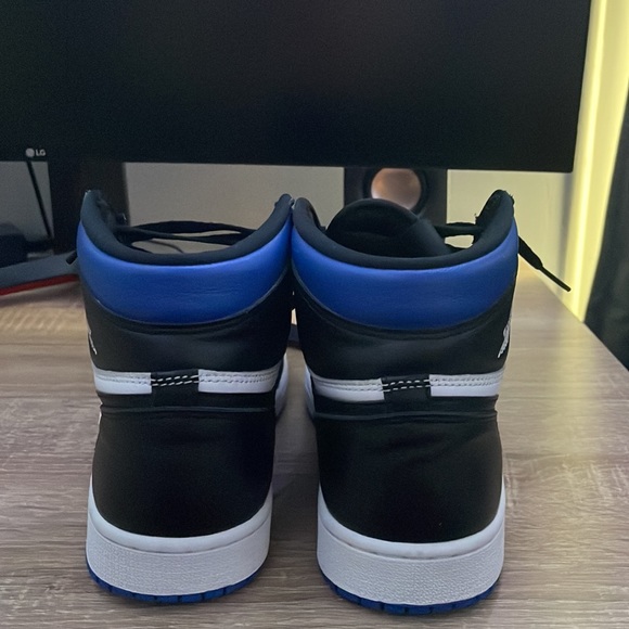 Jordan 1s Retro High OG (Royal Toe) - Picture 4 of 8